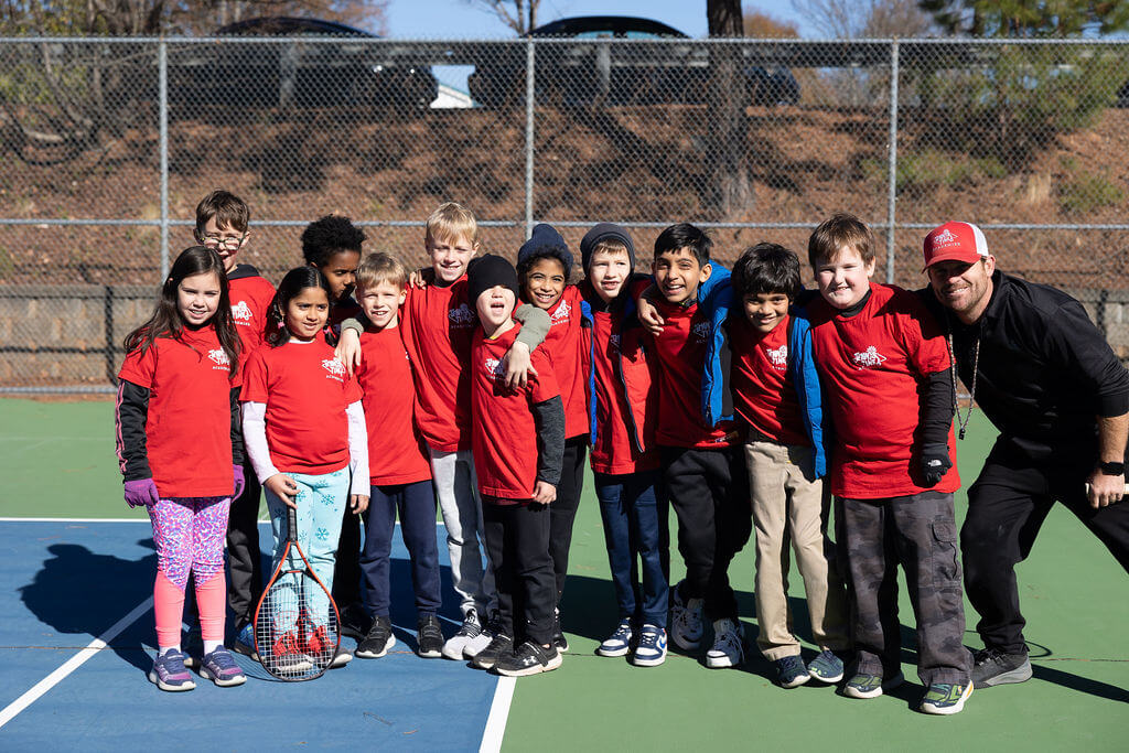 Group of kids in tennis class - kids tennis program